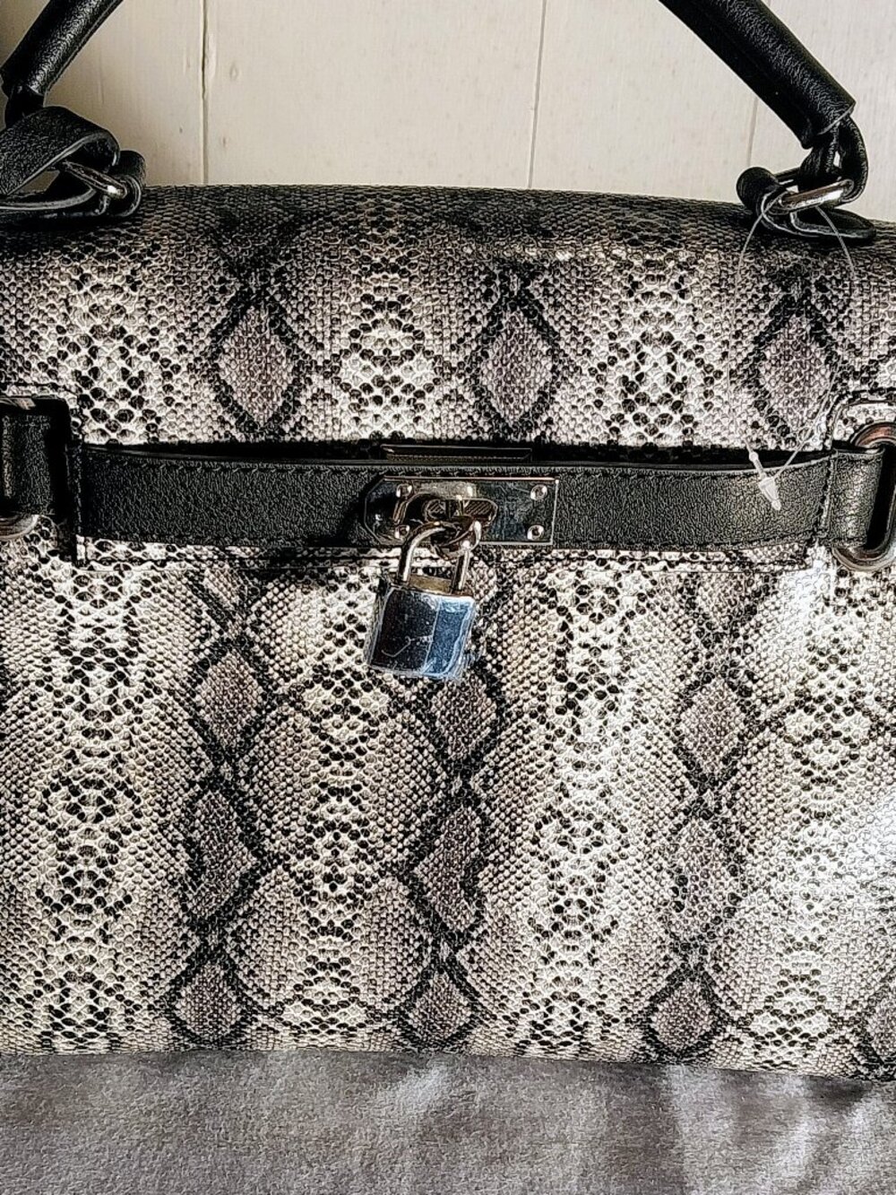 NWOT ICING Gray, Black and White Faux Python SnakeSkin Purse  10X9X5